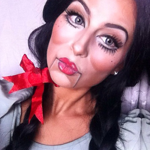 maquillage Halloween poupée avec des yeux exagérés